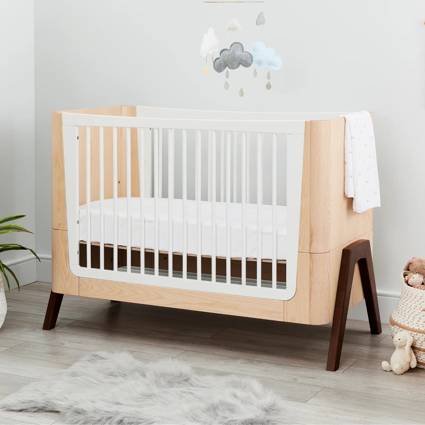 Gaia Baby Hera 2 Piece Set - Cot Bed & Dresser