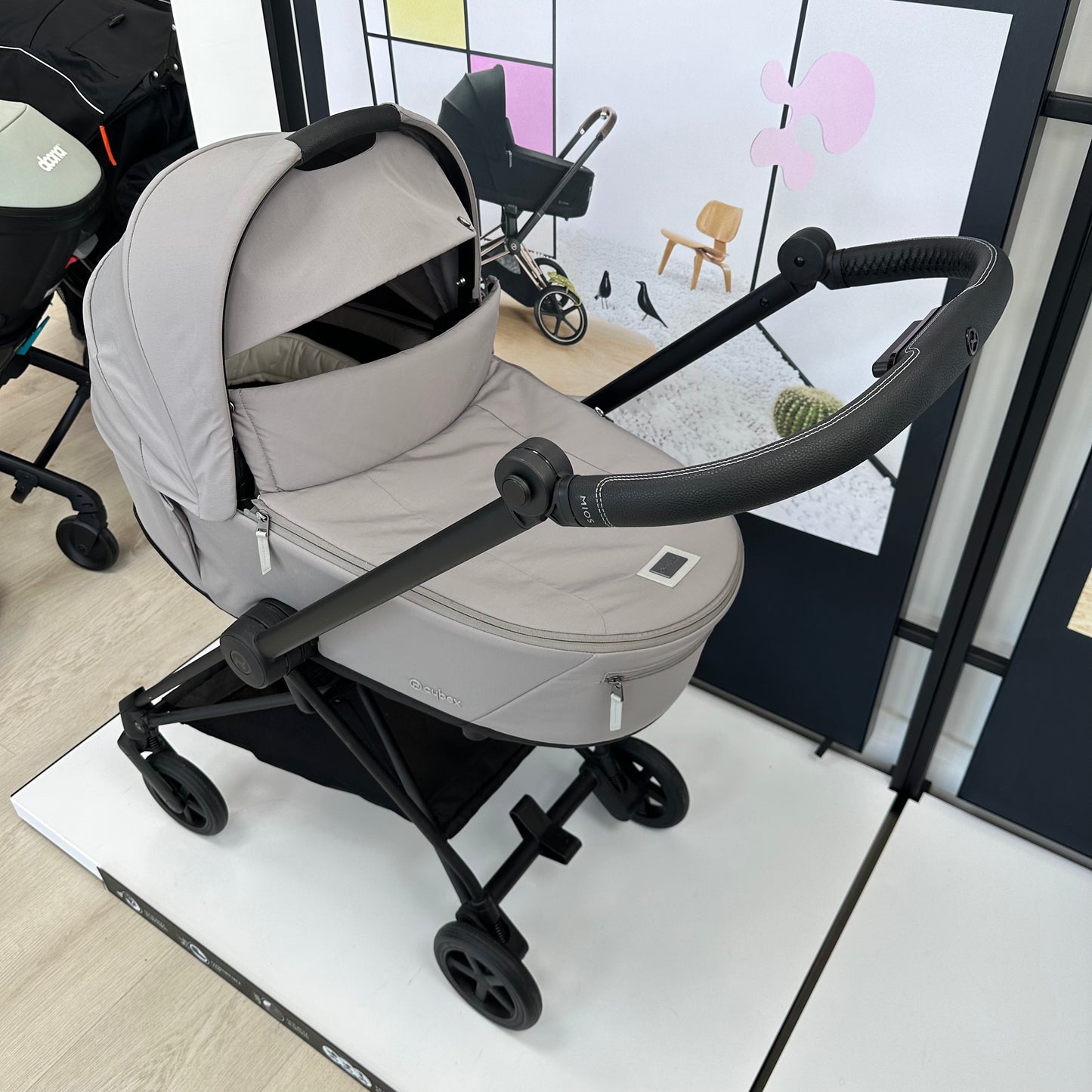 Ex Display Cybex Mios with Black Frame, Grey Carrycot & Green Seat Unit