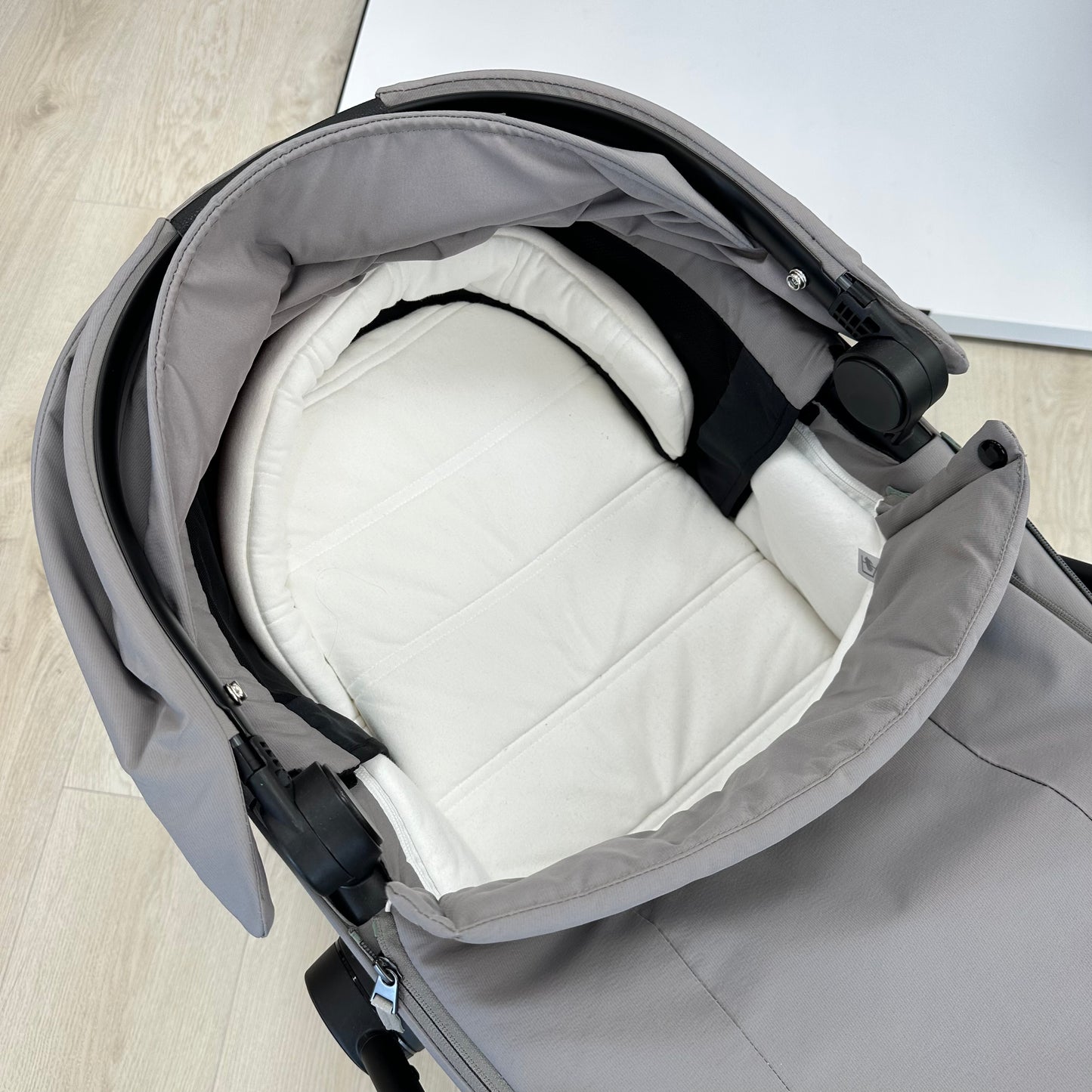 Ex Display Cybex Mios with Black Frame, Grey Carrycot & Green Seat Unit