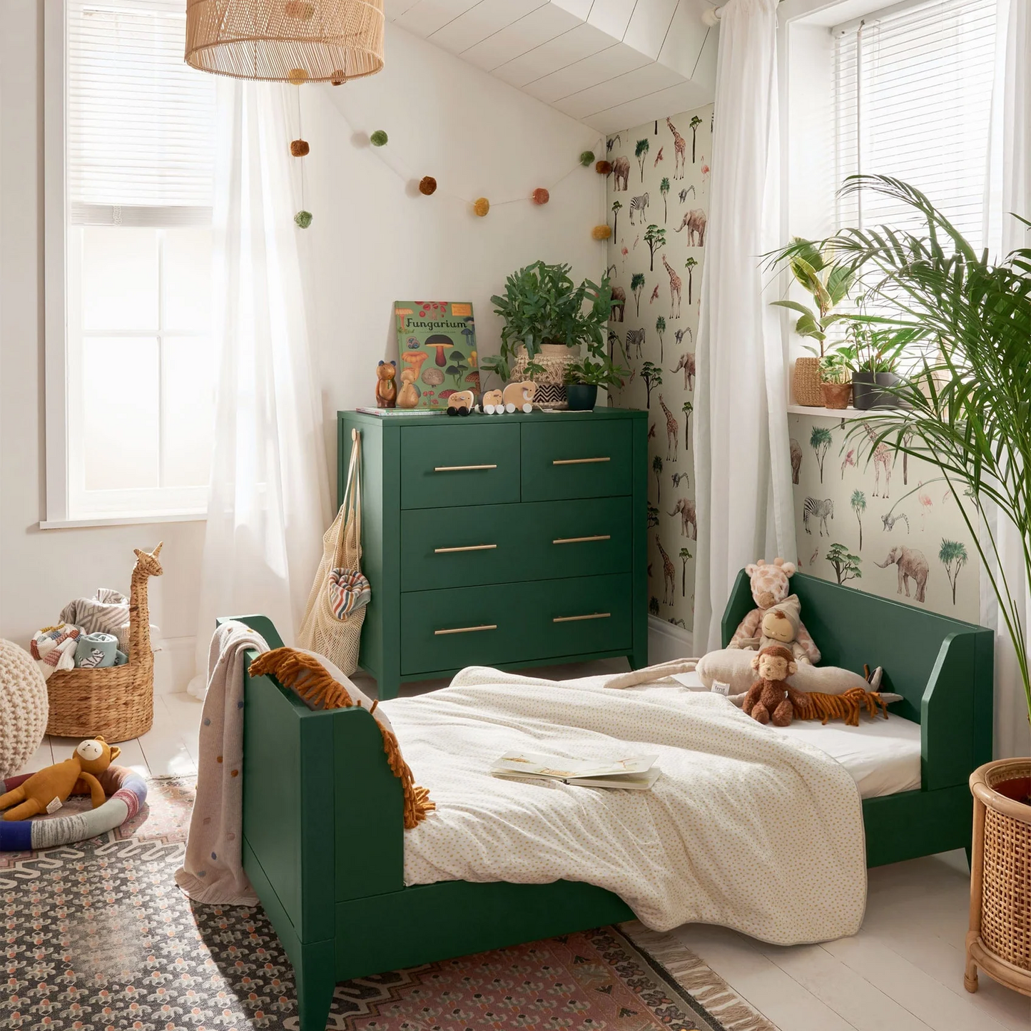 Mamas & Papas Melfi Set (Cot bed & Dresser)