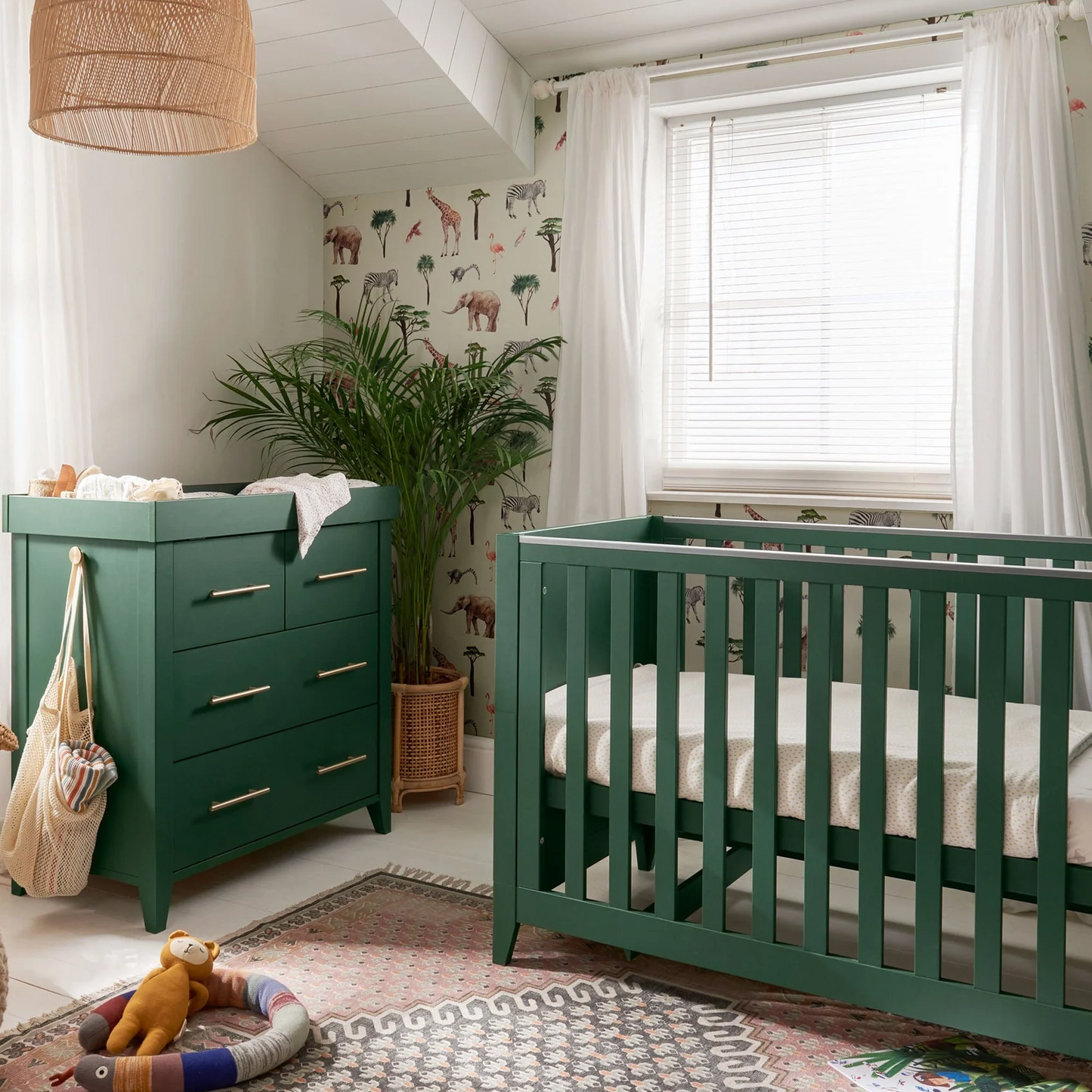 Mamas & Papas Melfi Set (Cot bed & Dresser)