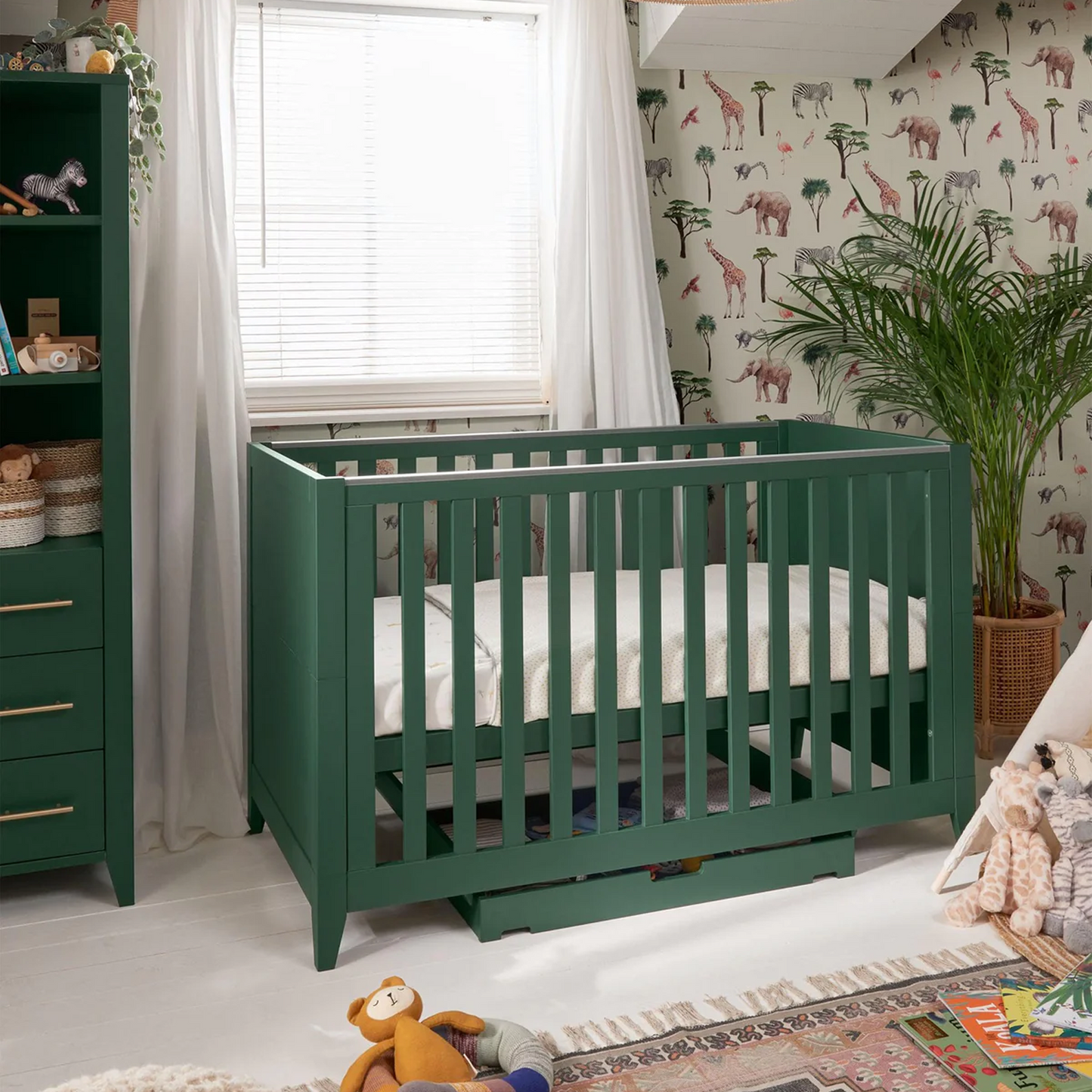 Mamas & Papas Melfi Set (Cot bed & Dresser)