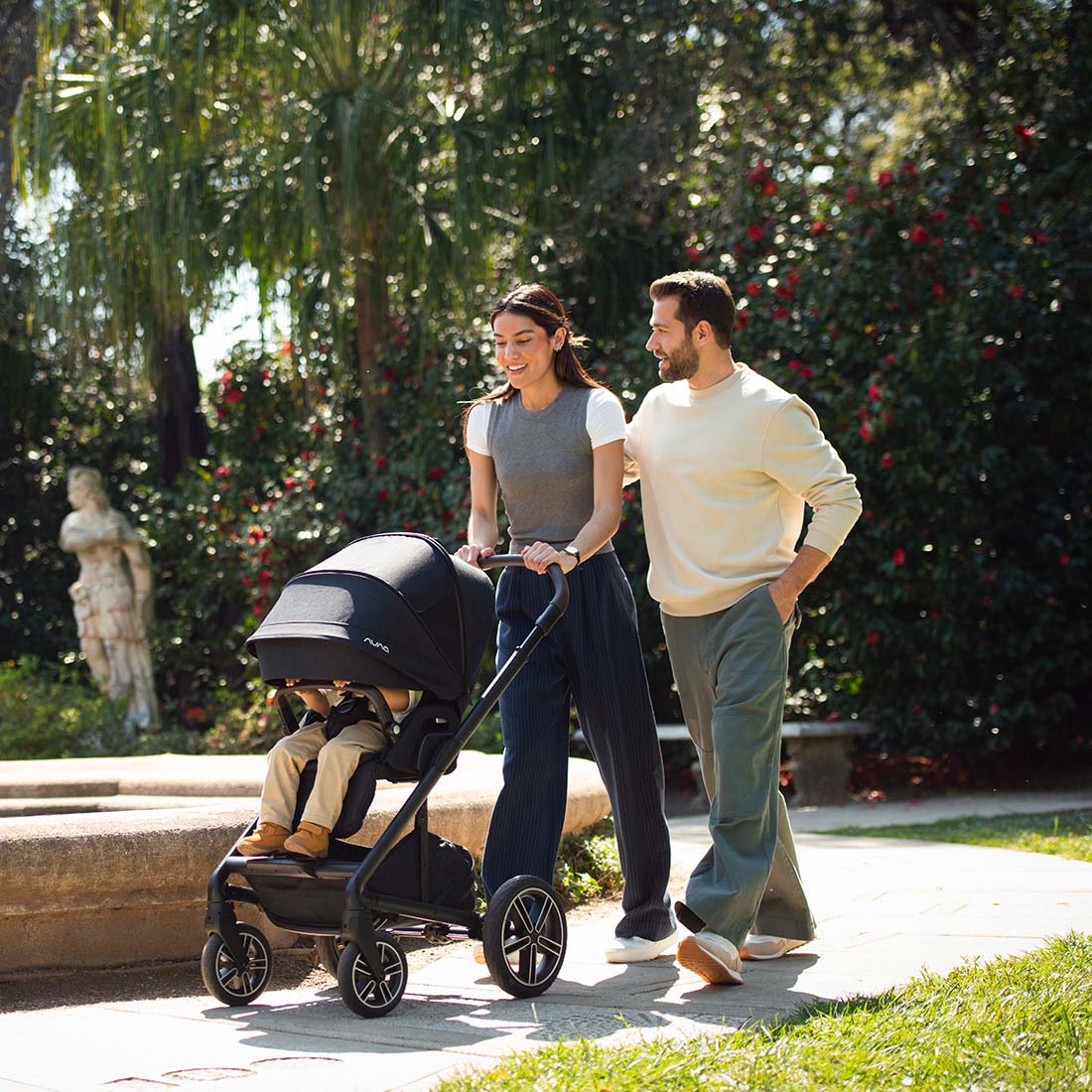 Nuna MIXX Next Bundle with Nuna ARRA Car Seat & Isofix Base