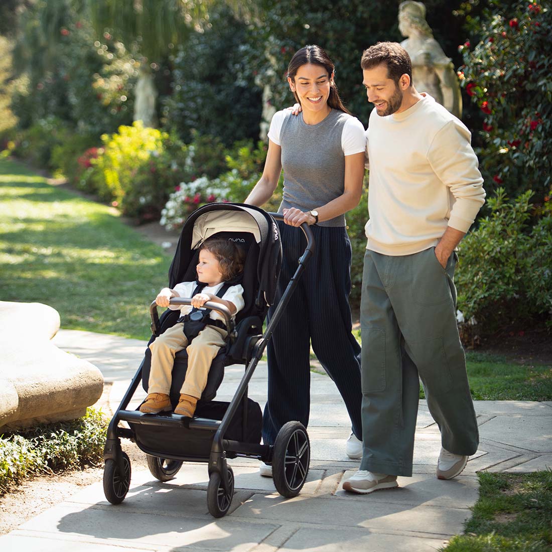 Nuna MIXX Next Bundle with Nuna ARRA Car Seat & Isofix Base