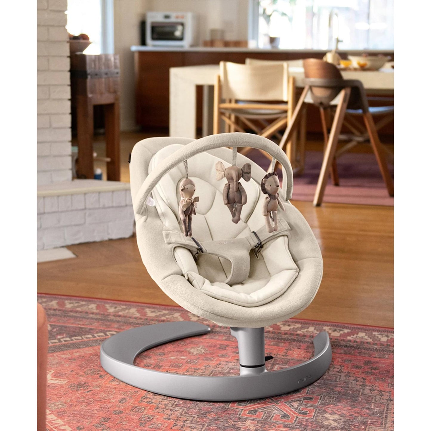 Nuna Leaf Grow Including Toy Bar