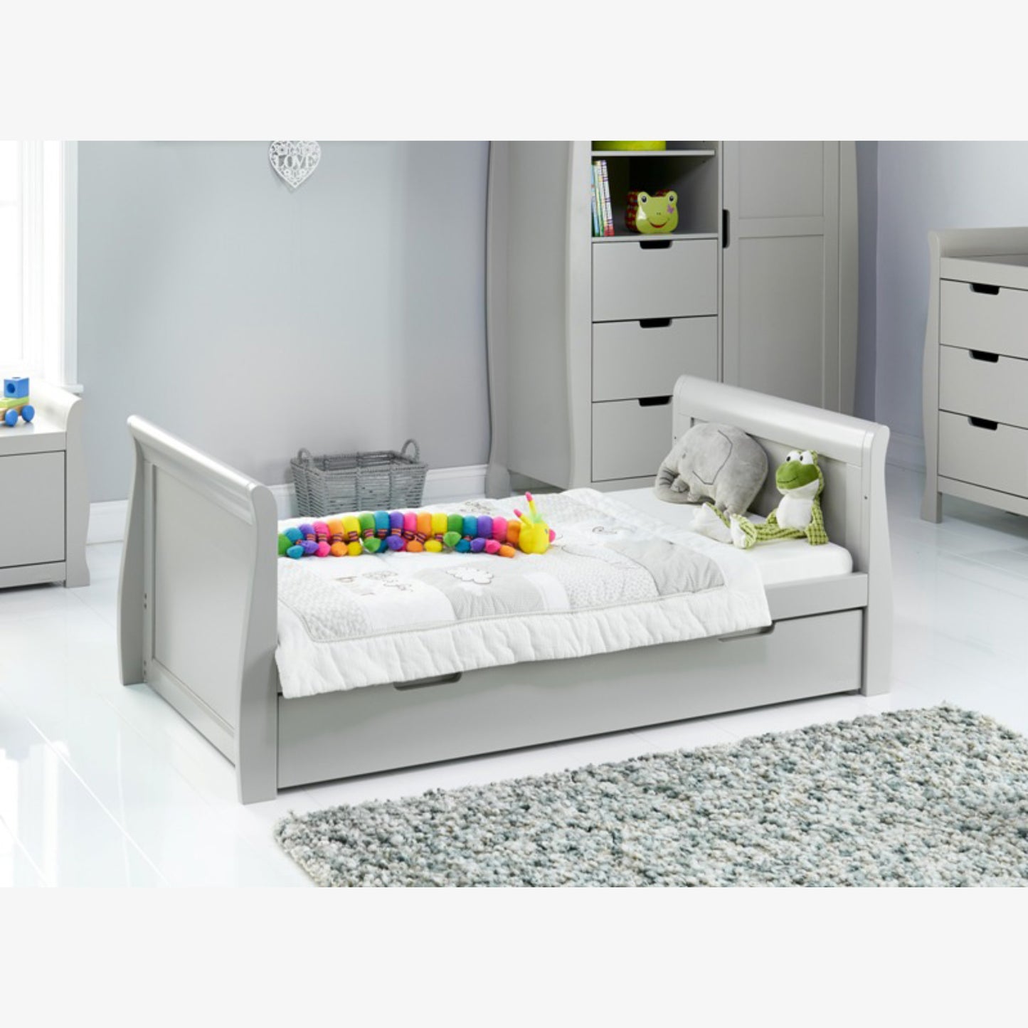 Obaby Stamford Classic 5 Piece Room Set with Cot Bed, Dresser, Tall Chest, Wardrobe & Glider Chair
