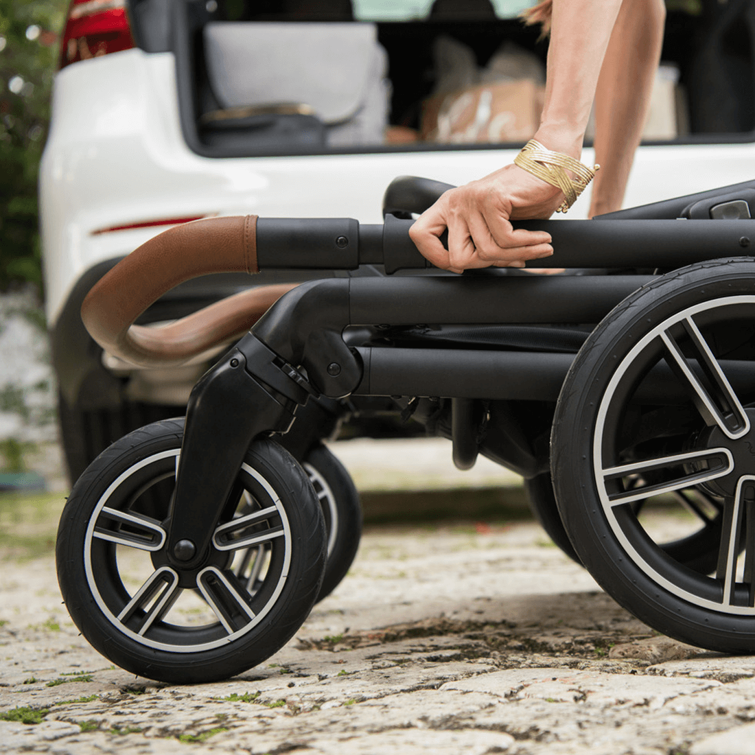 Nuna MIXX Next Bundle with PIPA Urbn Car seat