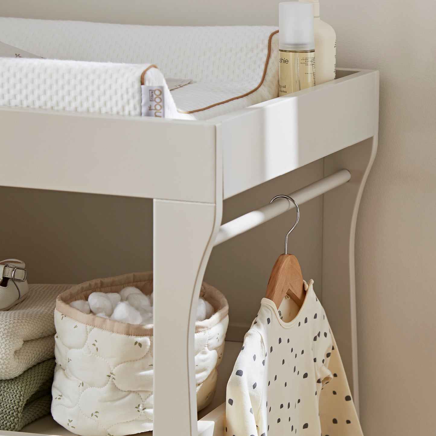 CuddleCo Clara Mini Changer