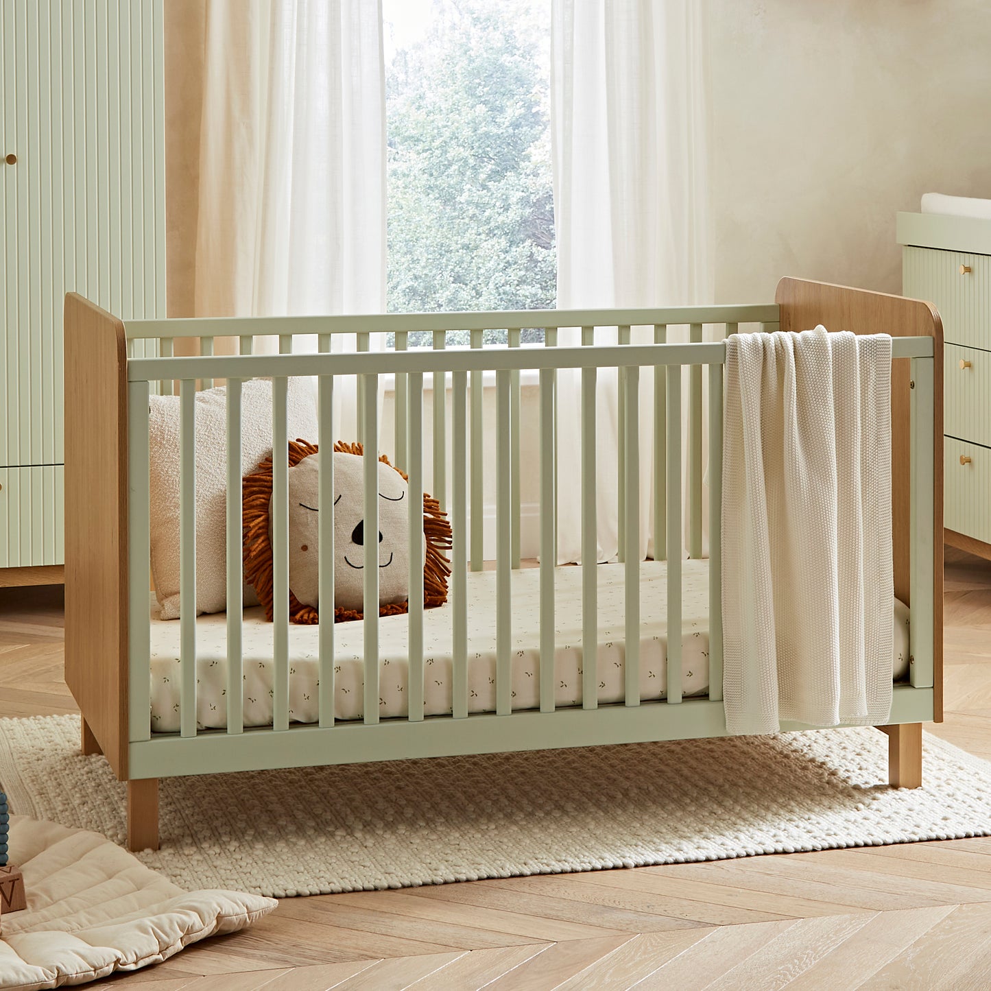 CuddleCo Remi 2 Piece set with Cotbed and Dresser