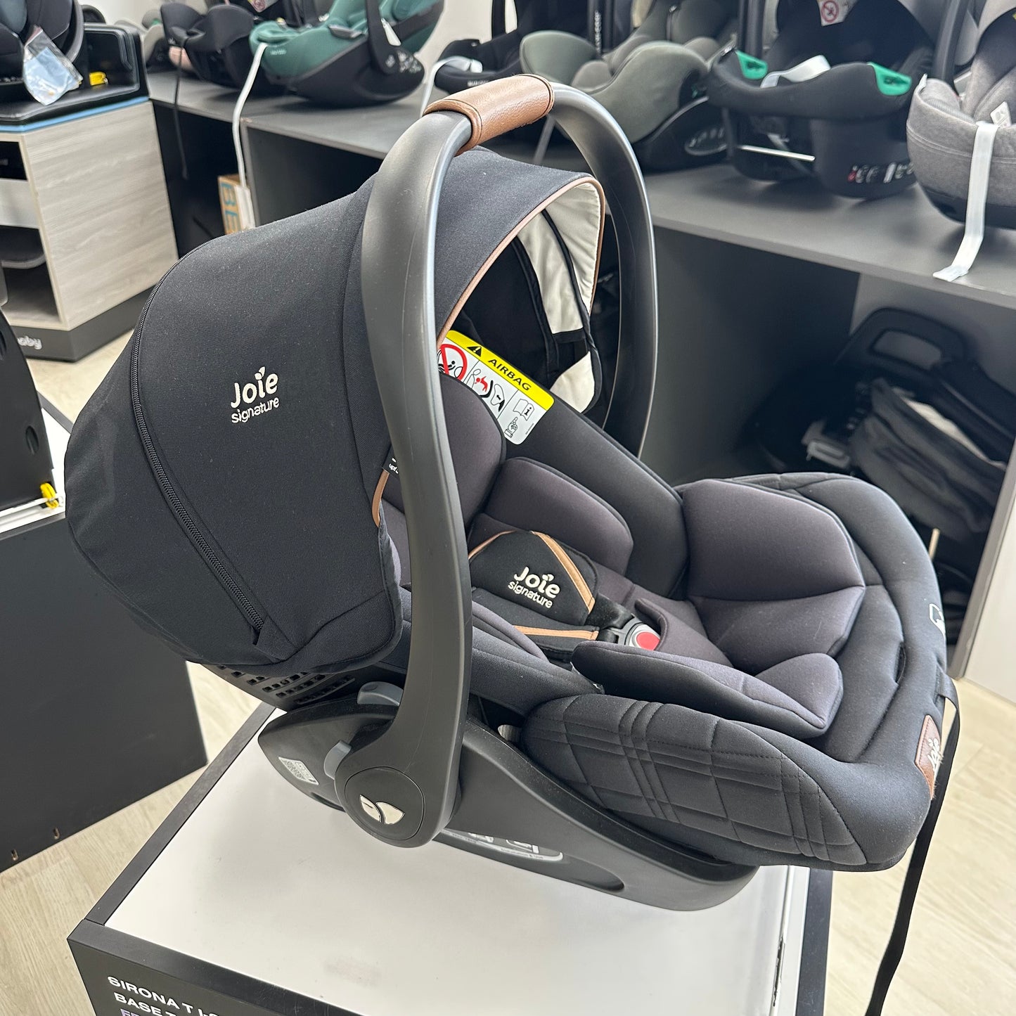 Ex Display Joie iLevel Car Seat - Black