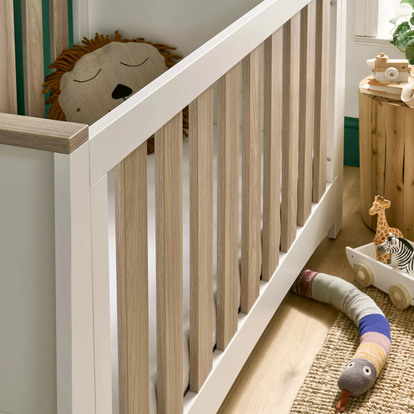 CuddleCo Ada 2 Piece Set with Cot Bed and Drawer Dresser
