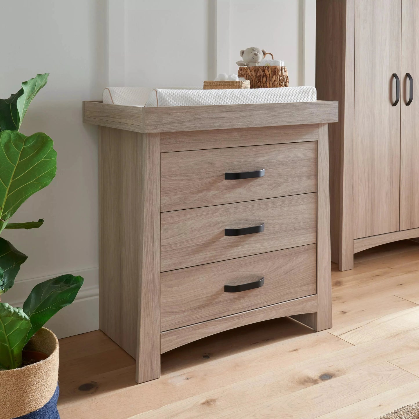 CuddleCo Isla 2 Piece Set with Cot Bed and Drawer Dresser