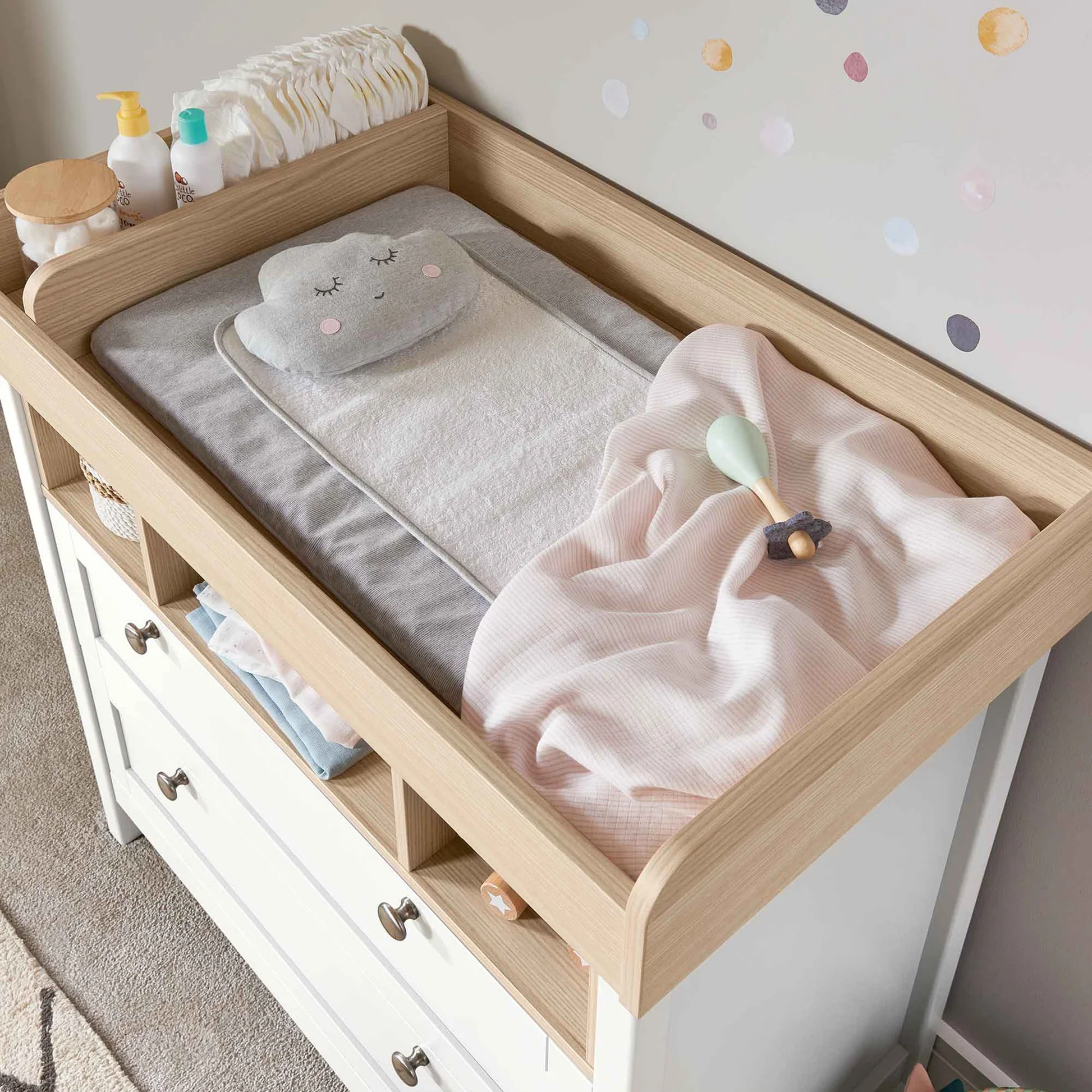 Mamas and shop papas changing station