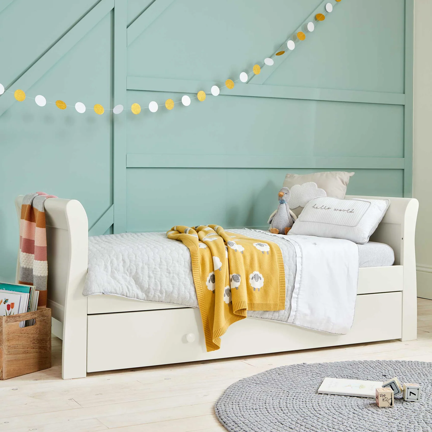 Mia classic deals cot bed