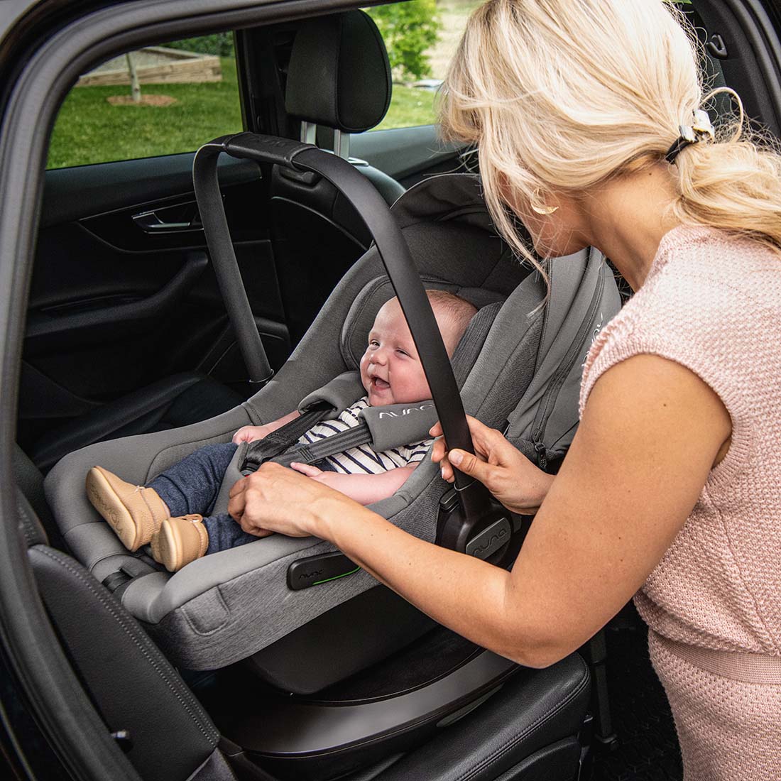 Nuna MIXX Next Bundle with Pipa Next Car Seat & Base Next
