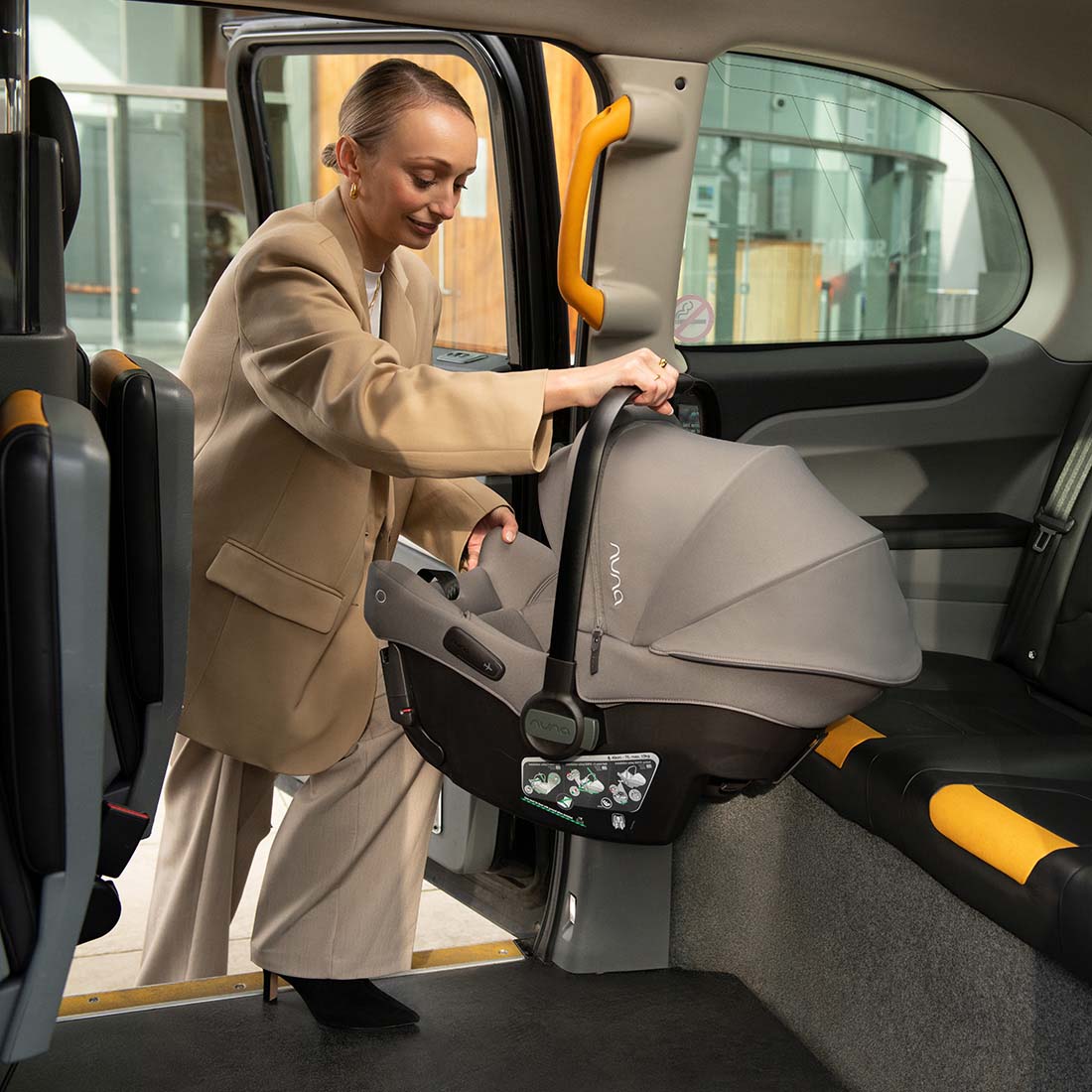 Nuna MIXX Next Bundle with PIPA Urbn Car seat