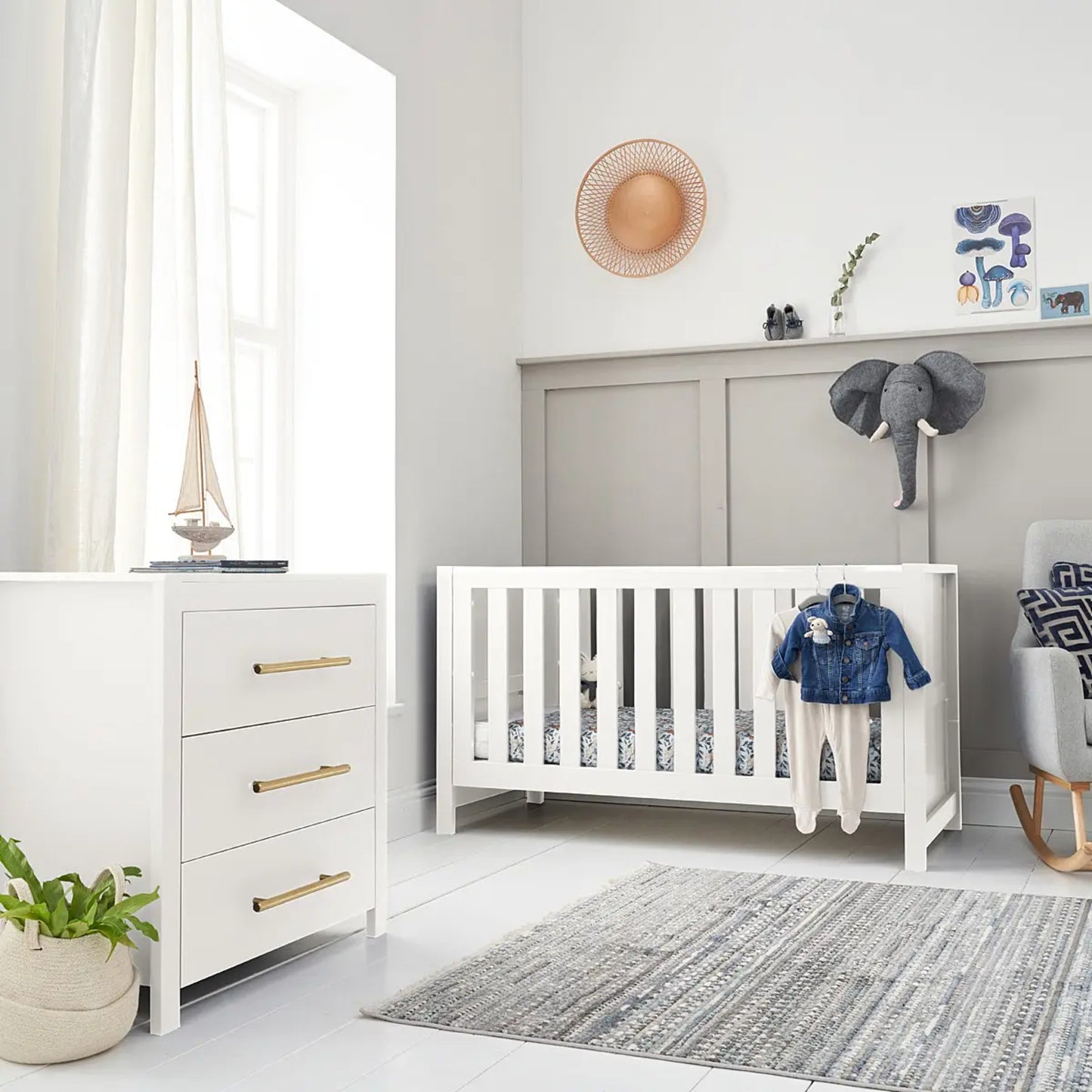 Tutti Bambini Tivoli 2 Piece Set with Cot Bed and Dresser Changer
